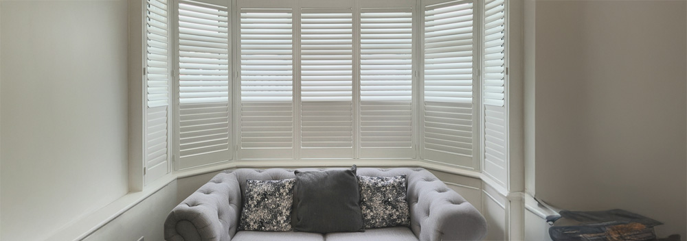 windows shutters barking